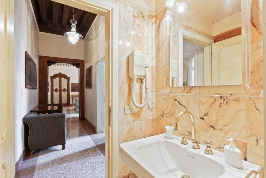 Doge Palace Luxury Apartment - Cannaregio Venedig Exteriör bild